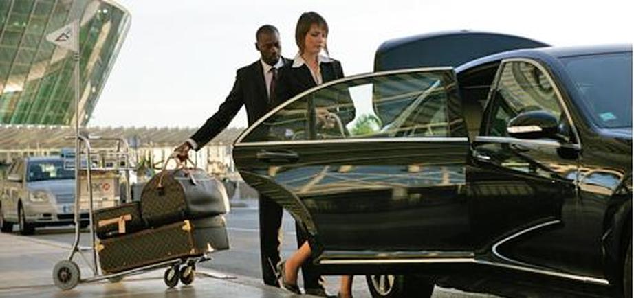 London Airport Taxi Transfer by Chauffeur Centre